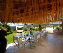 Villa Sunseek: Al fresco dining area