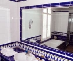 Villa Mistral: Bathroom