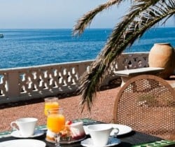 Villa Mistral: Terrace