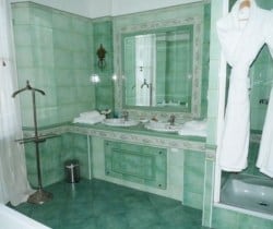 Villa Mistral: Bathroom