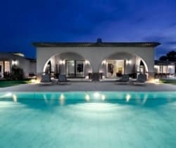 Villa Mythe: Night view