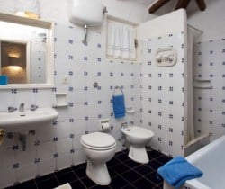 Villa Vista: Bathroom