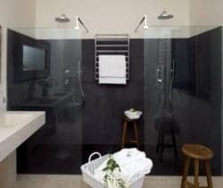 Villa Aitna: Bathroom