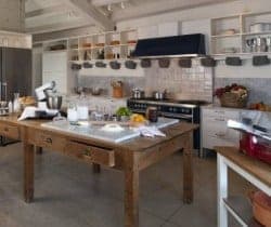 Villa Aitna: Kitchen