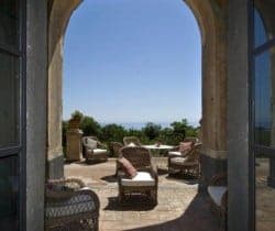 Villa Aitna: Outdoor chill out area