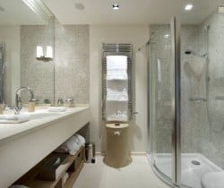 Villa Kimi: Bathroom