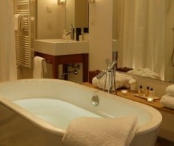 Chesa Albertini: Bathroom