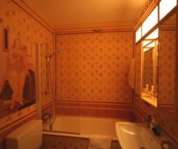 Apartment Harry: Master bathroom