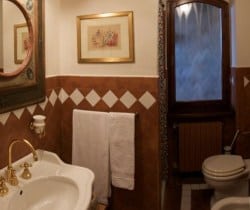 Villa Fairy: Bathroom