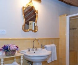 Villa Falasco: Bathroom