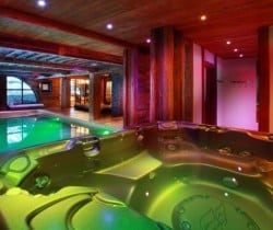 Chalet Marco Polo: Indoor Jacuzzi