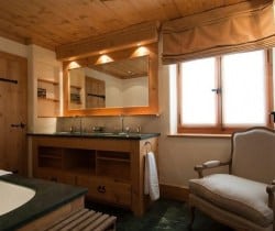 Chalet Dharma: Bathroom