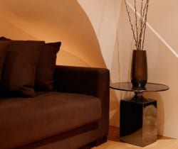 Chalet Karya: Staircase