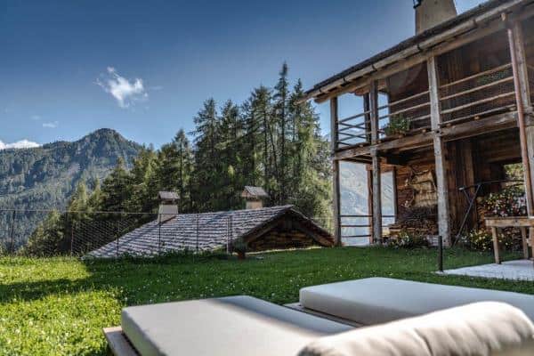 Chalet-Naturae-Outdoor-chill-area