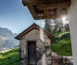 Chalet-Naturae-Outdoor-rain-shower
