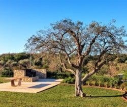 Villa-Avola-Barbecue-area