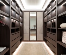 Villa-Divinity-Walk-in-closet