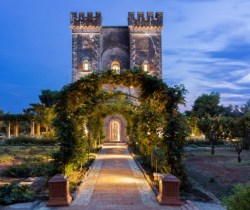 Villa-Divinity-Exteriors-by-night