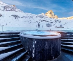 Chalet-Eden-Outdoor-jacuzzi