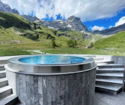 Chalet-Eden-Outdoor-jacuzzi