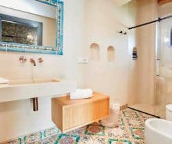 Villa-Camposole-Bathroom