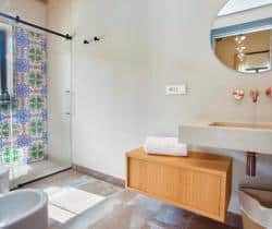 Villa-Camposole-Bathroom