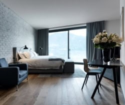 Villa-Breakwater_Griante-Bedroom