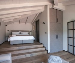 Villa-Breakwater_Griante-Bedroom