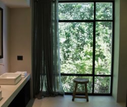 Villa-Breakwater_Griante-Bathroom