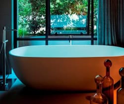 Villa-Breakwater_Griante-Bathroom