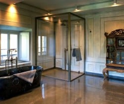 Villa Gallio-Bathroom