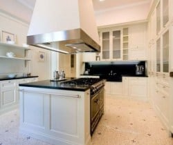 Villa Griante: Kitchen