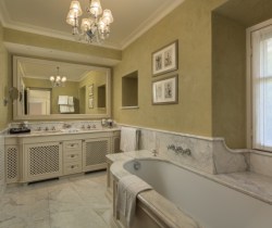Villa-Mosaic-House-Bathroom