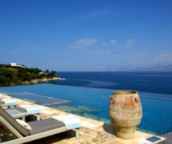 Villa-Cassia-Swimming-pool