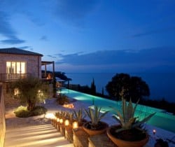 Villa Lyra-Exterior by night