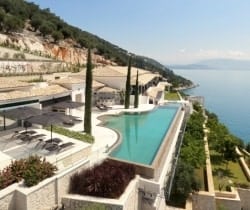 Villa-Nissaki-Swimming pool