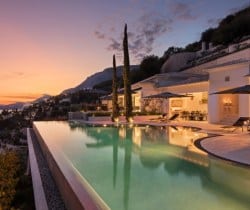 Villa-Nissaki-Swimming-pool-by-night