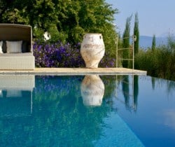 Villa-Thea-Swimming-pool