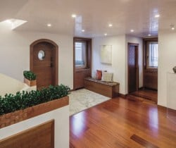 Chalet-Mietres-Entrance-hall