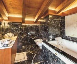 Chalet-Mietres-Master-suite-bathroom