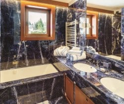 Chalet-Mietres-Bathroom