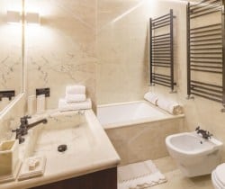 Chalet-Mietres-Bathroom
