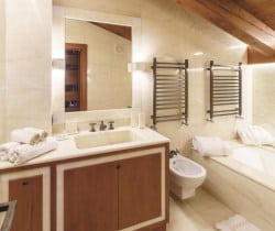 Chalet-Mietres-Bathroom
