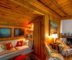 Chalet Spiga: Fireplace