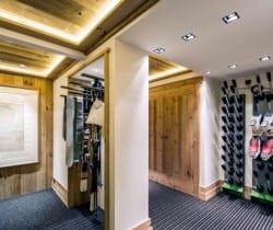 Chalet Austen-Ski_room