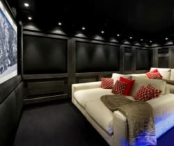 Chalet Bernice-Cinema room