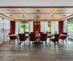 Chalet-Blossom-Dining-area