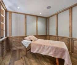 Chalet-Blossom-Massage-room