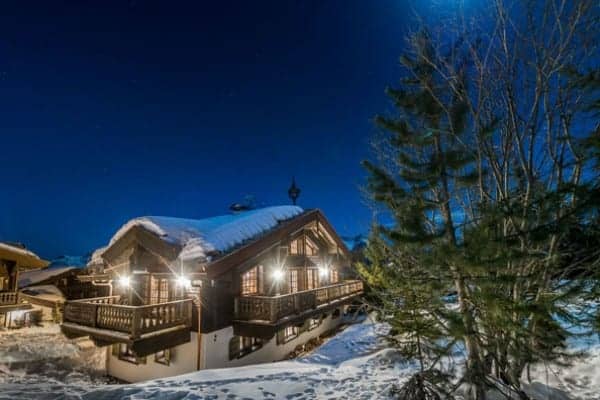 Chalet-Namaste-Exteriors-by-night