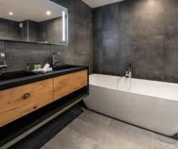 Chalet-Rosiere-Bathroom